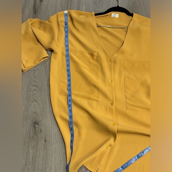 Aritzia Wilfred - Flowy Mustard Blouse. Size L - Picture 8 of 10